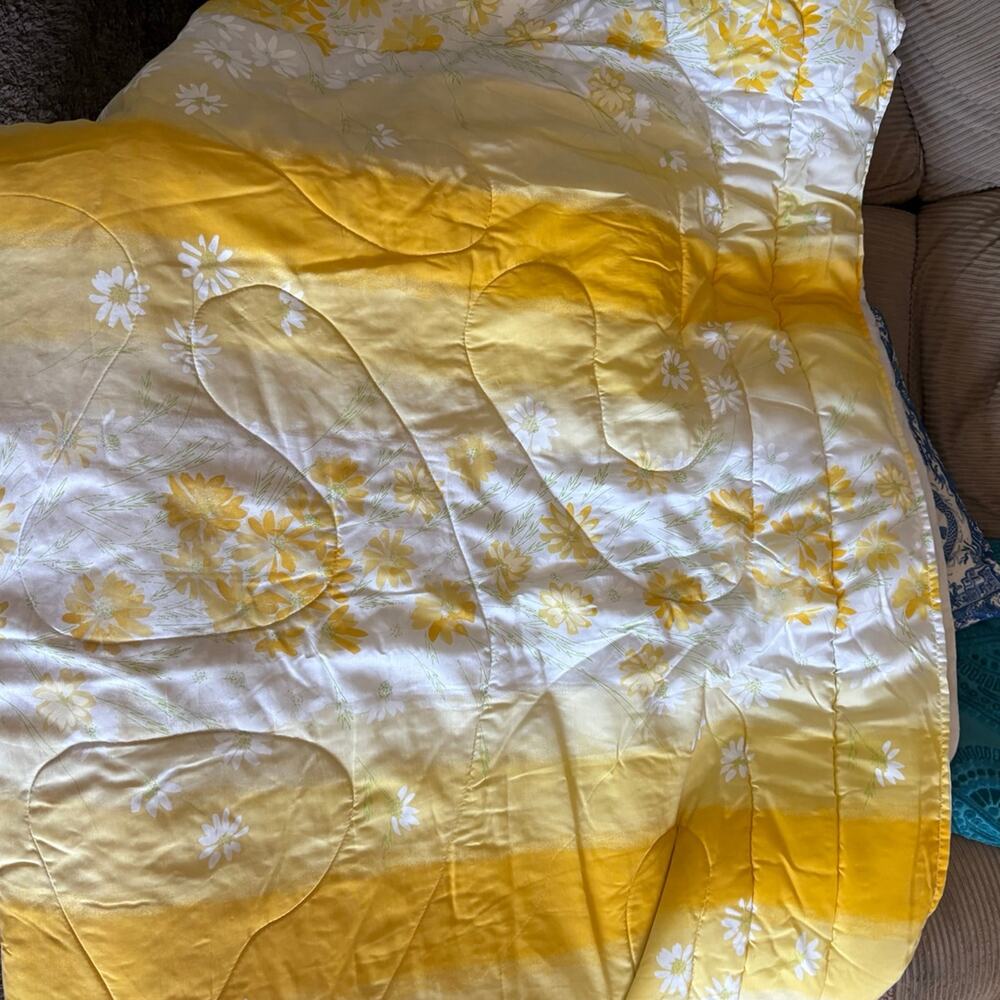 Vintage 1970s Vera Neumann Yellow Daisy Ombre Twin Comforter Bedspread Quilt